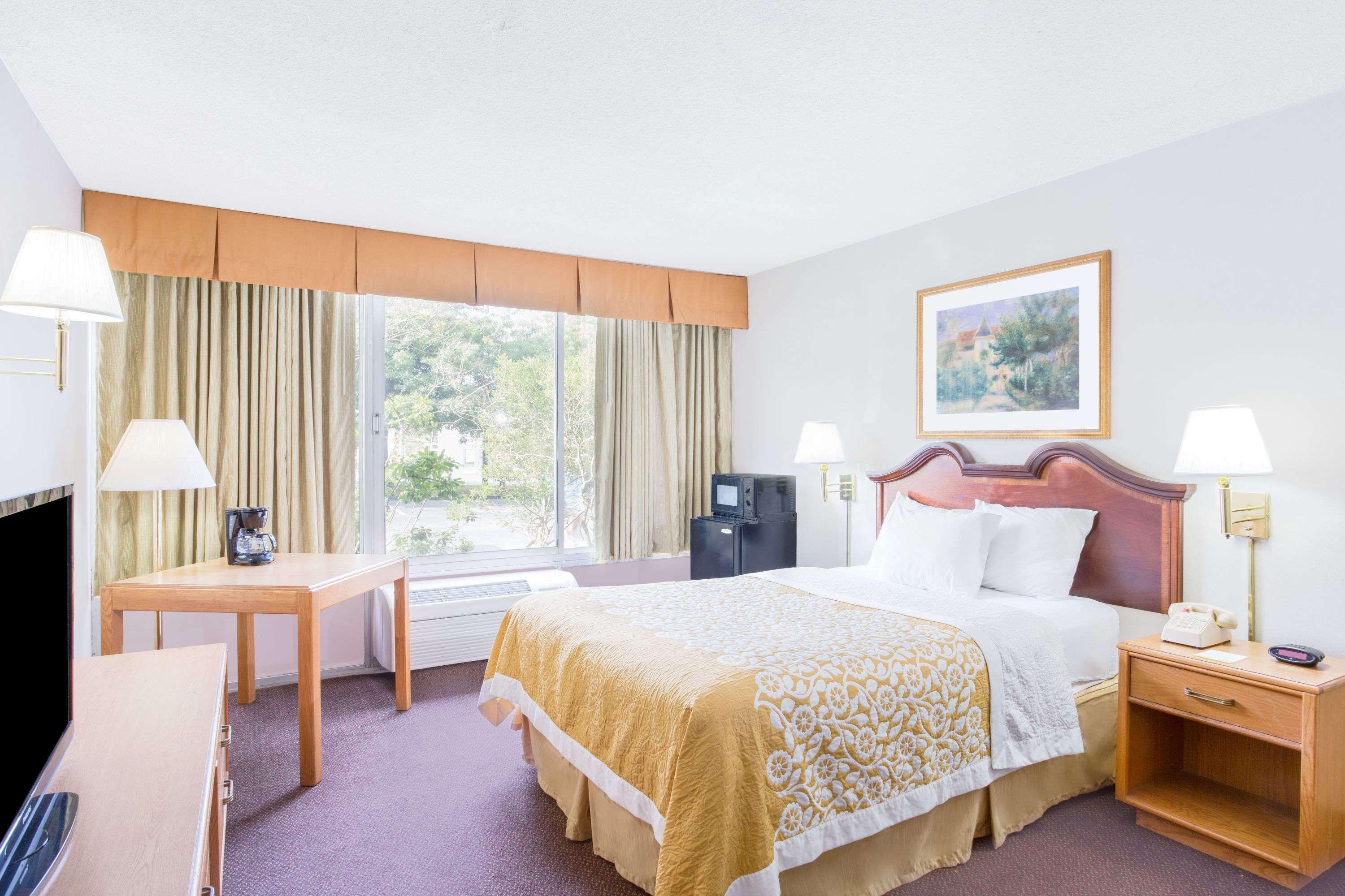 Days Inn By Wyndham Cambridge Extérieur photo