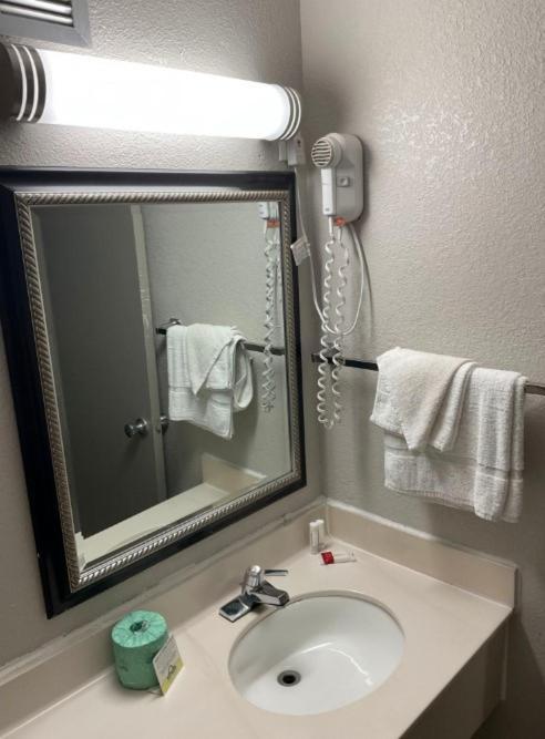 Days Inn By Wyndham Cambridge Extérieur photo