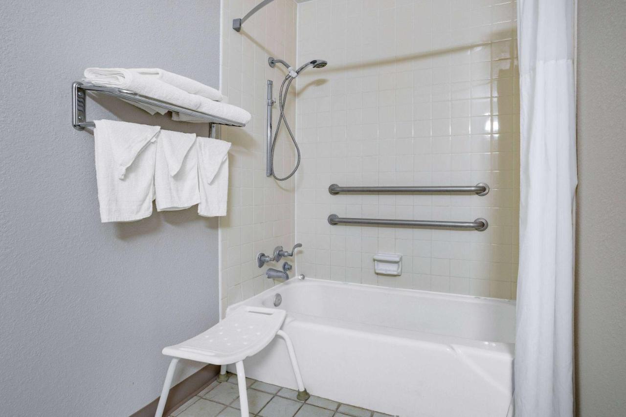 Days Inn By Wyndham Cambridge Extérieur photo