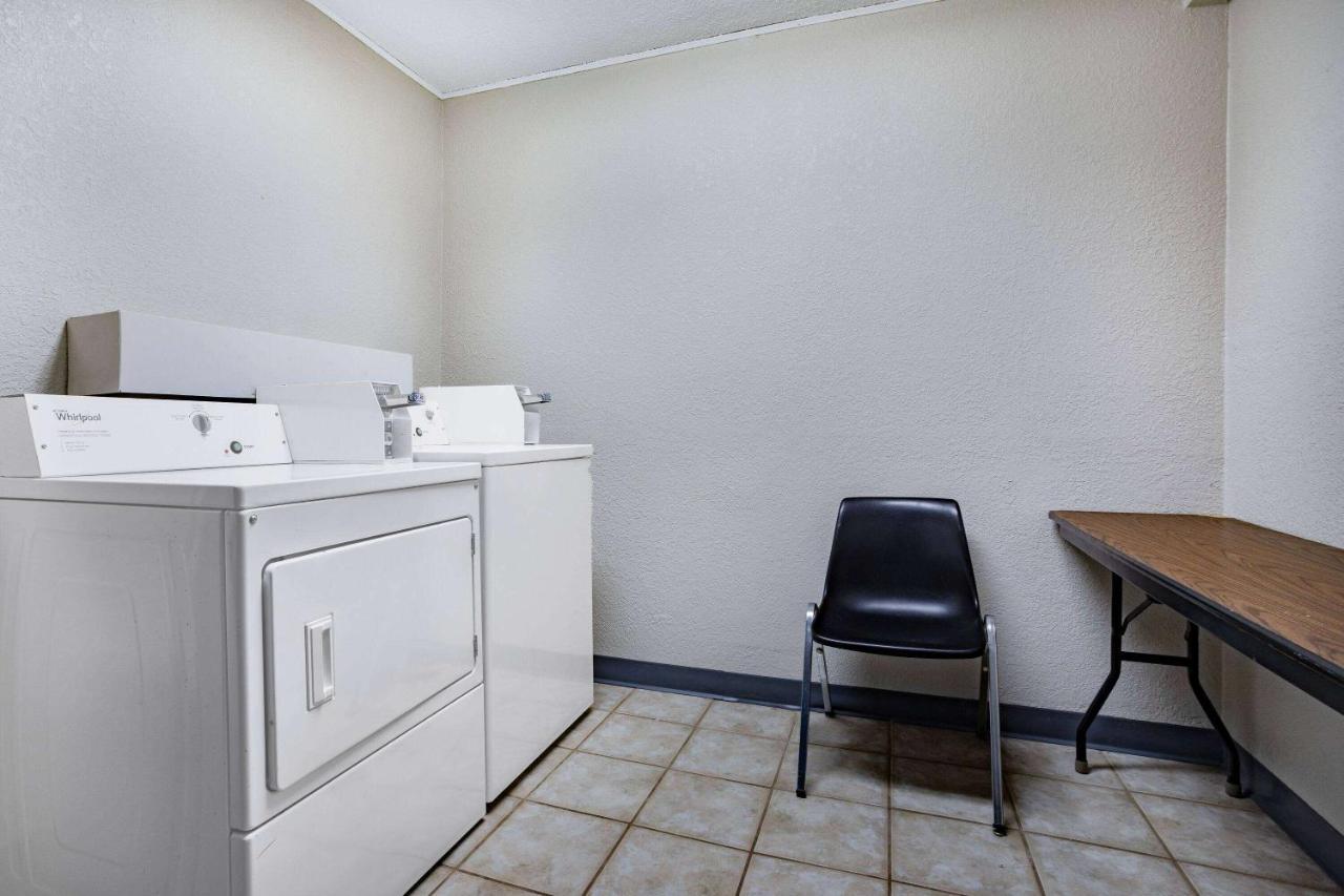 Days Inn By Wyndham Cambridge Extérieur photo
