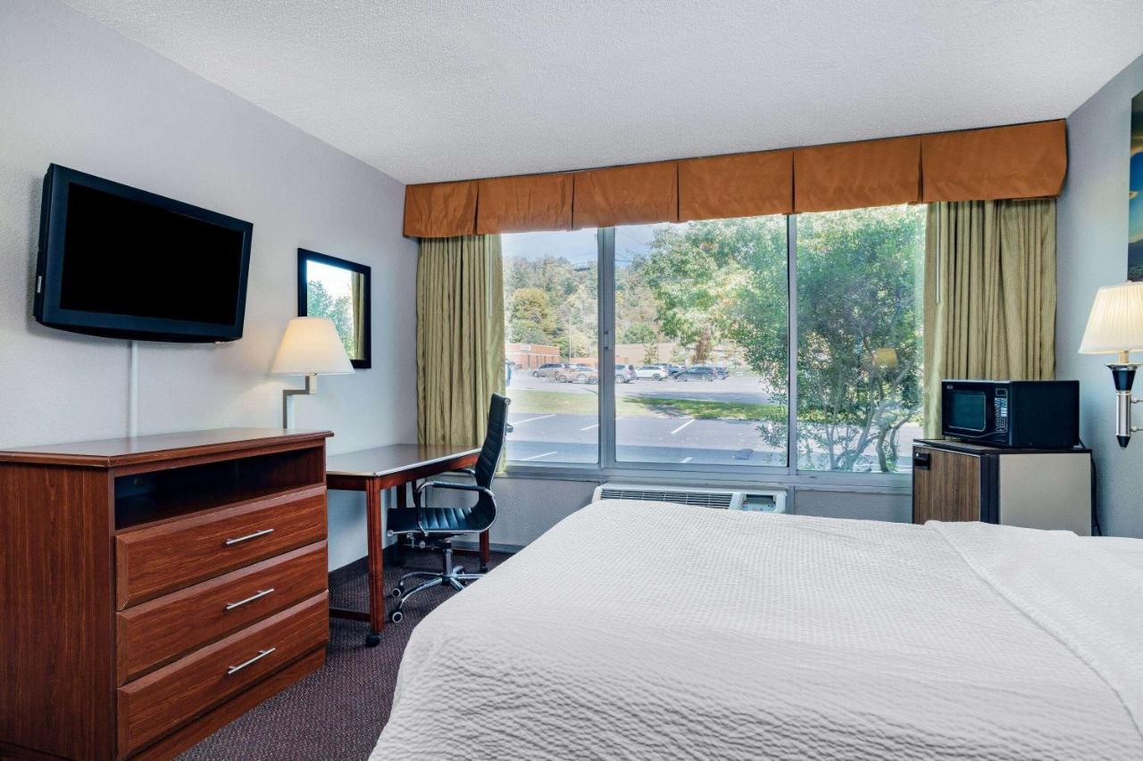 Days Inn By Wyndham Cambridge Extérieur photo