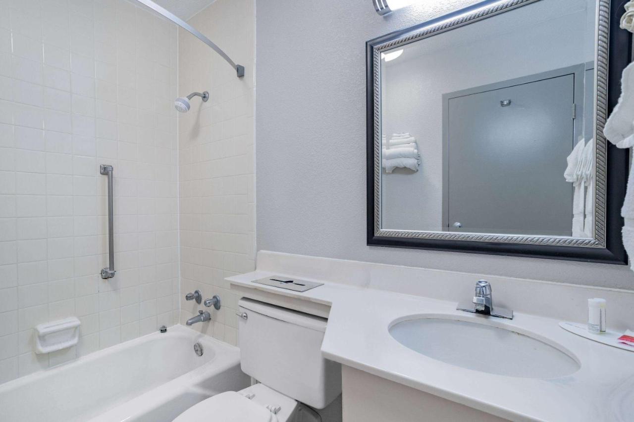 Days Inn By Wyndham Cambridge Extérieur photo